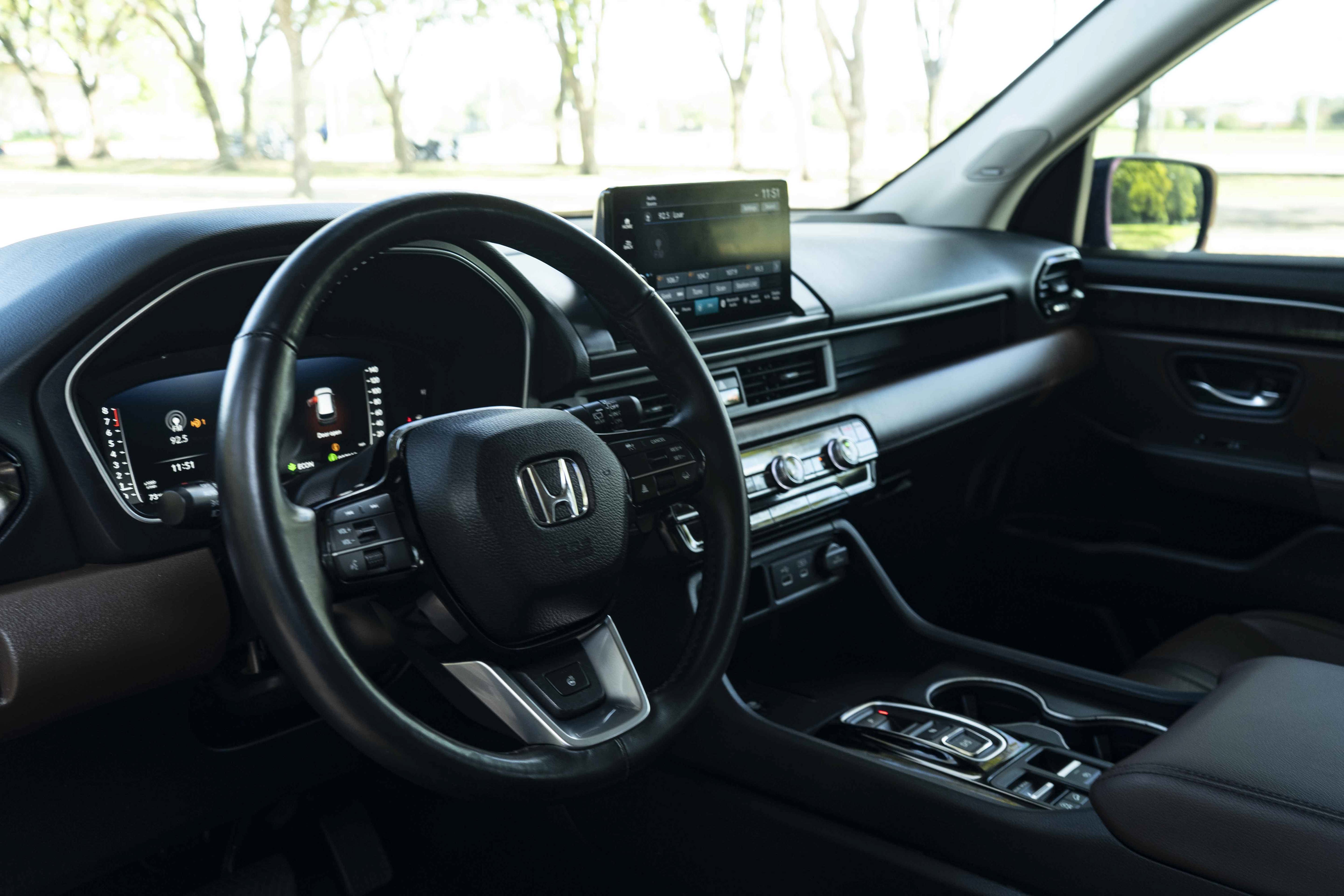 Used 2025 Honda Pilot Elite image 16