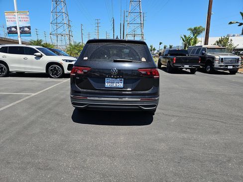 Used 2022 Volkswagen Tiguan SE FWD image 6
