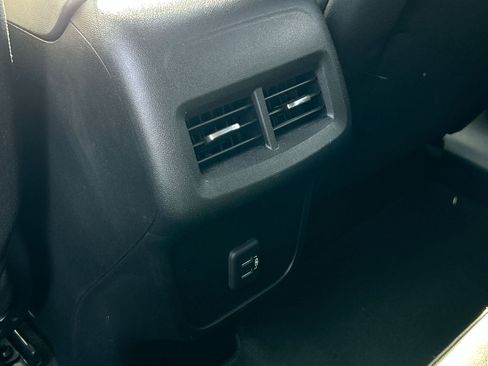 Used 2019 Chevrolet Equinox LT image 18