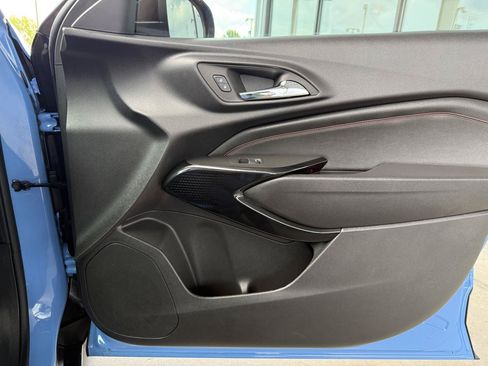 Used 2024 Chevrolet Trax RS w/ Sunroof Package FWD image 33