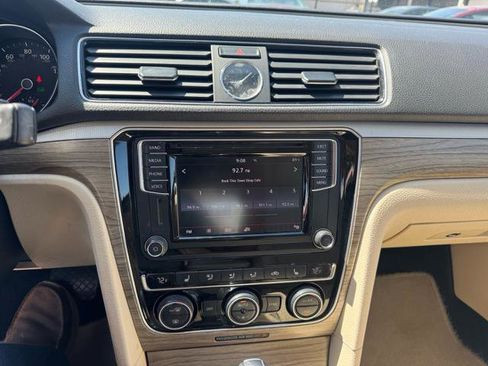 Used 2017 Volkswagen Passat 1.8T SE image 13