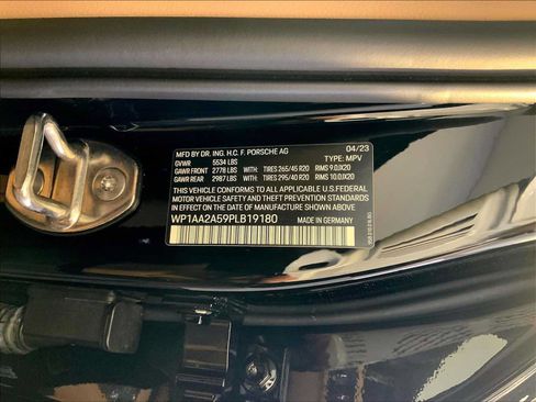 Certified 2023 Porsche Macan AWD/4WD image 36