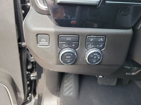 Used 2024 GMC Sierra 1500 SLT AWD/4WD image 17