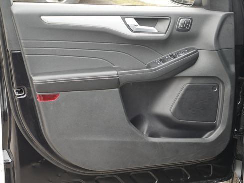 Certified 2025 Ford Escape Platinum AWD/4WD image 34