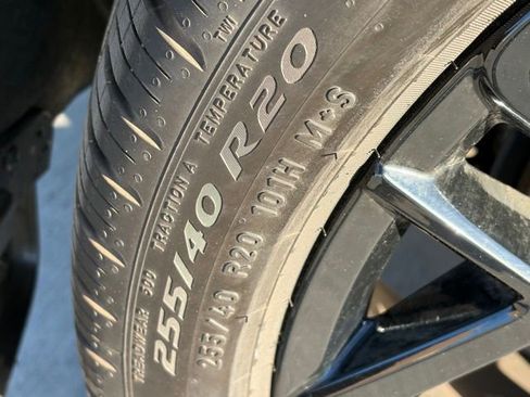 Used 2025 Volkswagen Tiguan SE R-Line image 10