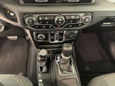 Used 2024 Jeep Wrangler Sport S image 21