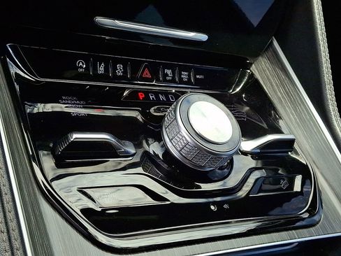 Used 2023 Jeep Wagoneer Series III w/ Preferred Equipment Group AWD/4WD image 22