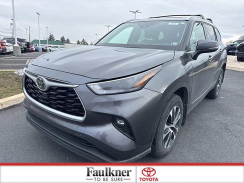 Used 2022 Toyota Highlander XLE image 3