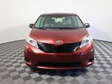 Used 2015 Toyota Sienna L image 2