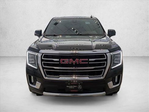 Used 2022 GMC Yukon SLT w/ SLT Premium Package image 2