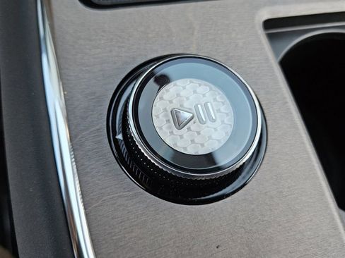 New 2025 Volvo EX90 Plus AWD/4WD image 31