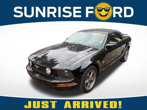 Used 2006 Ford Mustang Convertible image 1