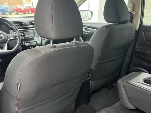 Used 2017 Nissan Rogue SV image 28