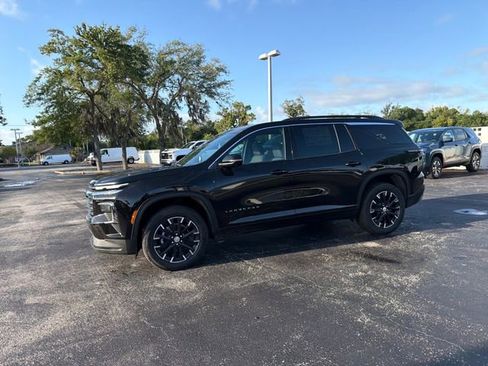 New 2026 Chevrolet Traverse LT w/ Sun and Wheel Package FWD image 3