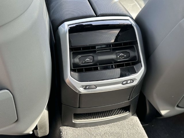 Certified 2023 BMW i7 xDrive60 AWD/4WD image 19