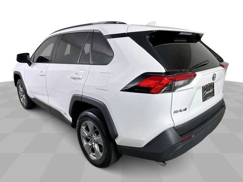 Used 2022 Toyota RAV4 LE AWD/4WD image 6