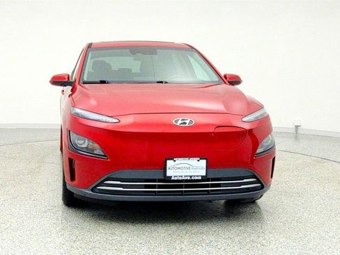 Used 2022 Hyundai Kona SEL w/ Convenience Package image 2