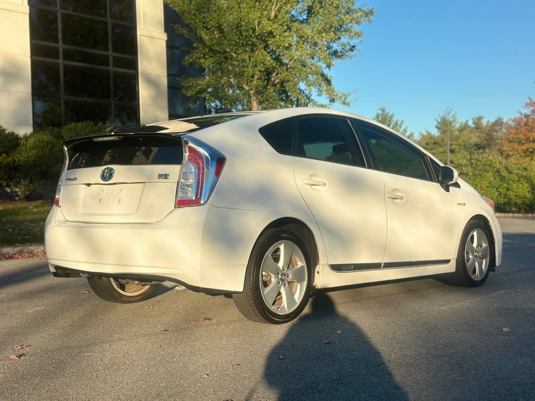 Used 2014 Toyota Prius Five FWD image 7