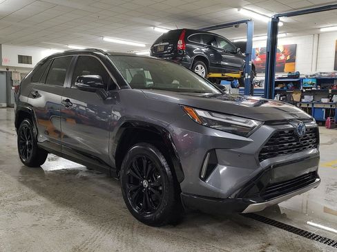 Used 2022 Toyota RAV4 XSE image 4