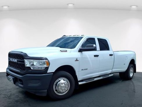 Used 2022 RAM 3500 Tradesman RWD image 2
