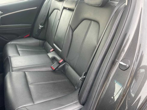 Used 2023 Genesis G70 2.0T image 19