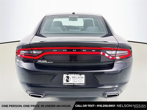 Used 2017 Dodge Charger SE w/ Popular Equipment Group image 6
