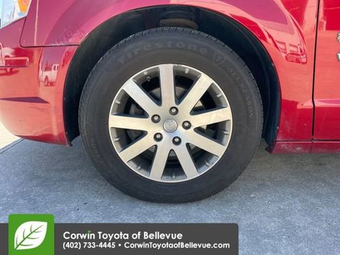 Used 2009 Chrysler Town & Country Touring image 26