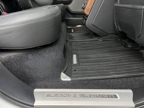 Used 2019 Land Rover Range Rover Long Wheelbase Supercharged image 37