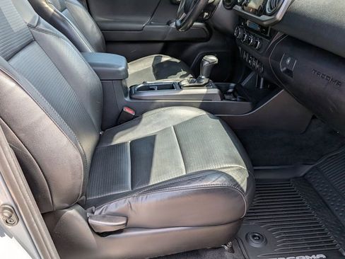 Used 2018 Toyota Tacoma TRD Off-Road image 22