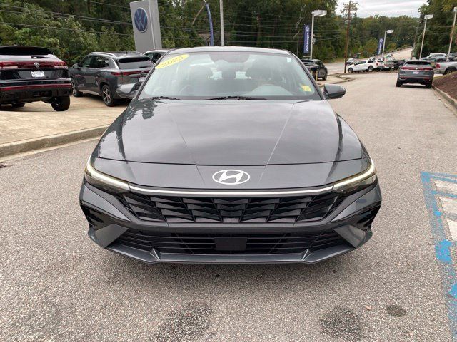 Used 2025 Hyundai Elantra SEL FWD image 2