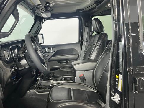 Used 2023 Jeep Wrangler Unlimited Sahara w/ Cold Weather Group image 18