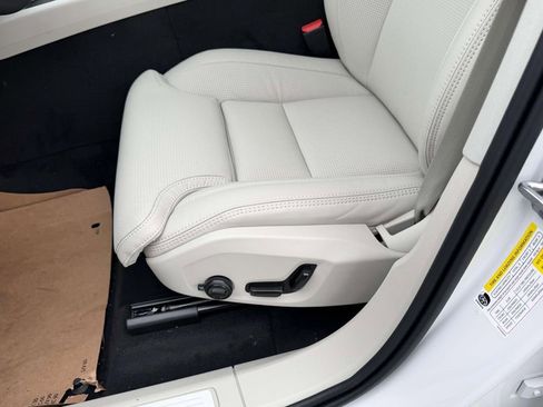 New 2026 Volvo XC60 B5 Ultra w/ Protection Package Premier AWD/4WD image 16