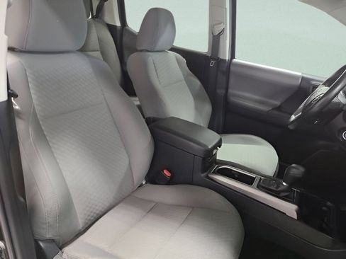 Used 2021 Toyota Tacoma SR5 AWD/4WD image 14