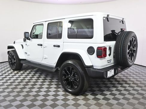 Used 2025 Jeep Wrangler Unlimited Sahara AWD/4WD image 3