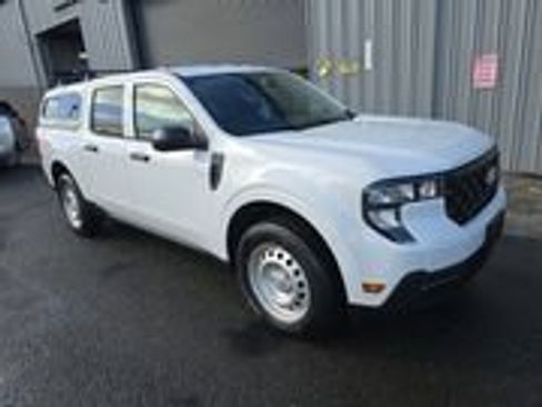 Used 2025 Ford Maverick XL image 3