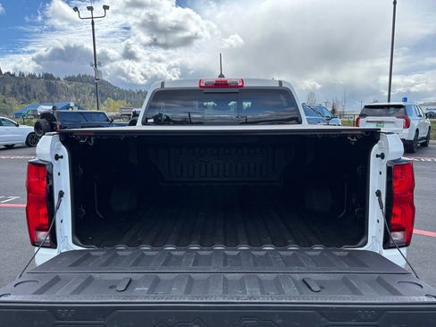 Used 2024 Chevrolet Colorado ZR2 w/ Technology Package AWD/4WD image 26