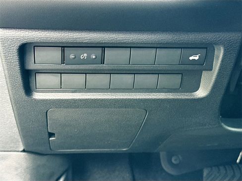 New 2025 Mitsubishi Outlander SE image 10