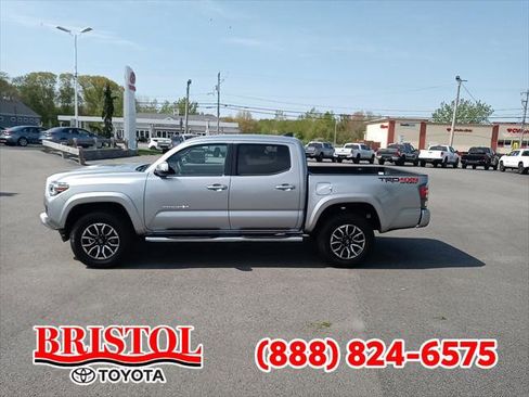 Certified 2022 Toyota Tacoma TRD Sport image 4