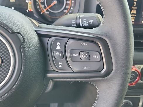 Used 2025 Jeep Gladiator Rubicon AWD/4WD image 30