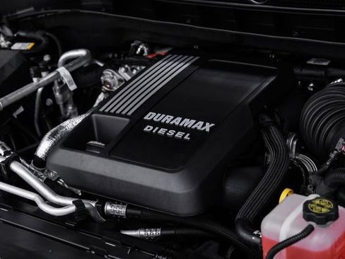 Used 2026 GMC Yukon AT4 w/ AT4 Premium Plus Package image 4