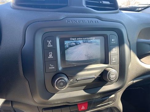 Used 2015 Jeep Renegade Latitude image 17