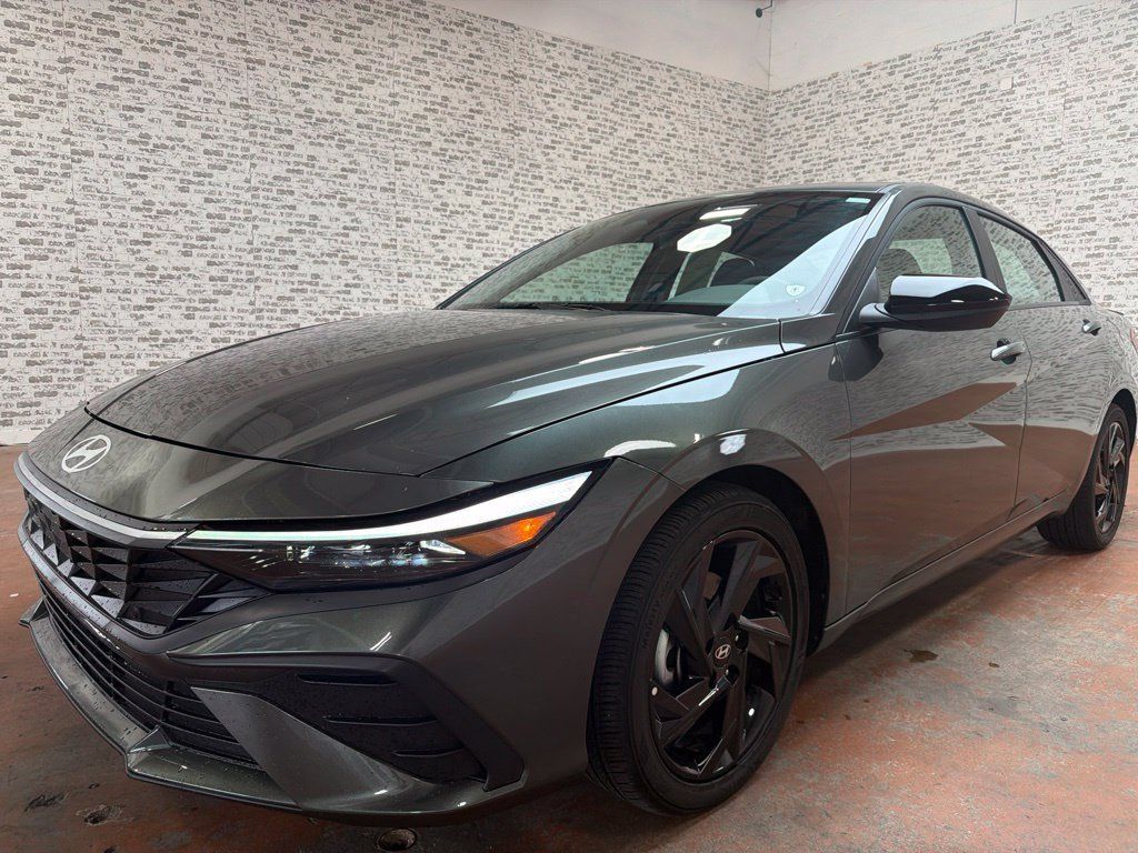 Used 2026 Hyundai Elantra Sport FWD image 3