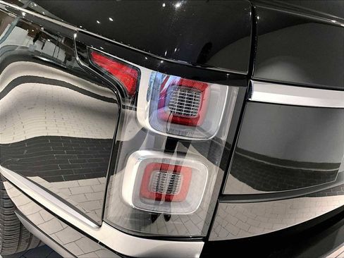 Used 2021 Land Rover Range Rover SV Autobiography Dynamic image 27