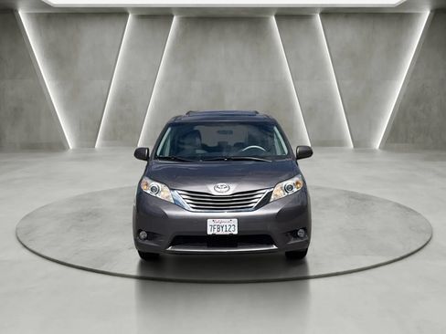 Used 2014 Toyota Sienna XLE FWD image 8