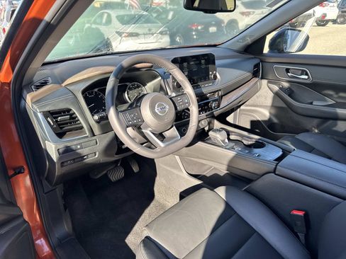 Used 2021 Nissan Rogue SL w/ Premium Package image 13