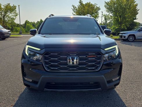 Used 2024 Honda Passport TrailSport image 2