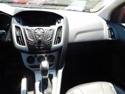 Used 2014 Ford Focus SE w/ Equipment Group 201A FWD image 7