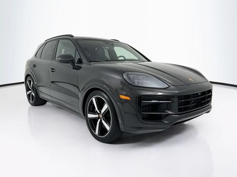 Certified 2025 Porsche Cayenne GTS AWD/4WD image 7