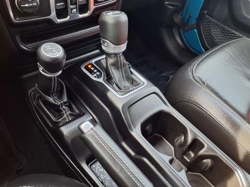 Used 2019 Jeep Wrangler Unlimited Sahara image 12