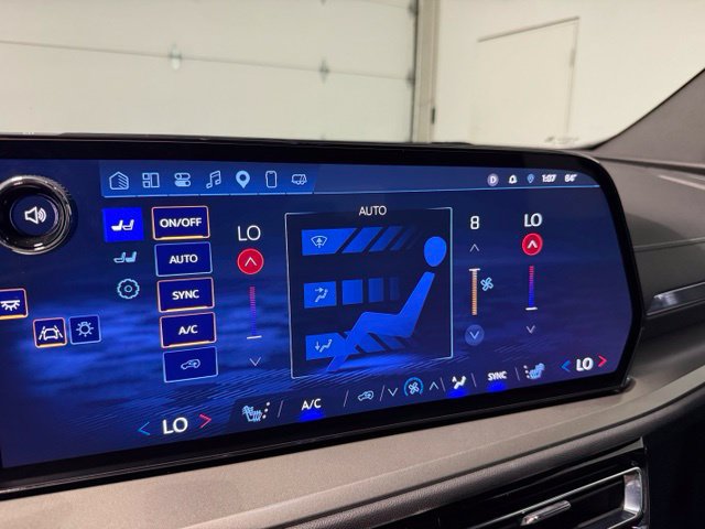 Certified 2025 Chevrolet Traverse LT w/ Driver Confidence Package AWD/4WD image 18